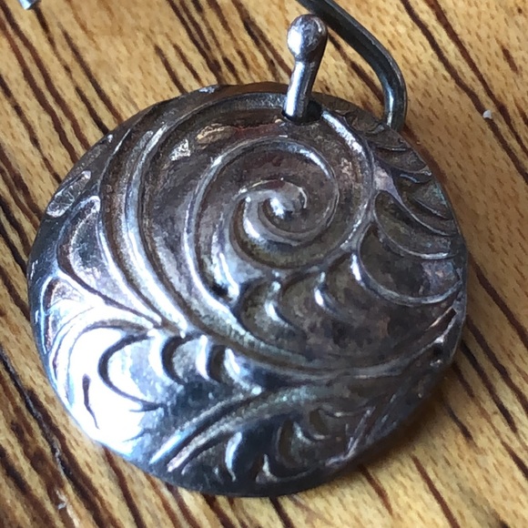 Kenneth Cole Earrings- silver - Picture 3 of 7